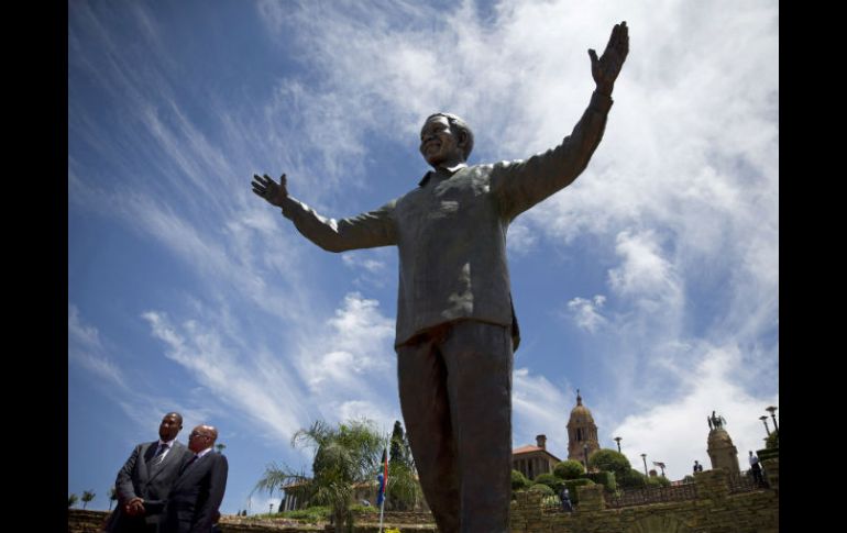 Mandela se convirtió en 1994 en el primer presidente negro de Sudáfrica. ARCHIVO /