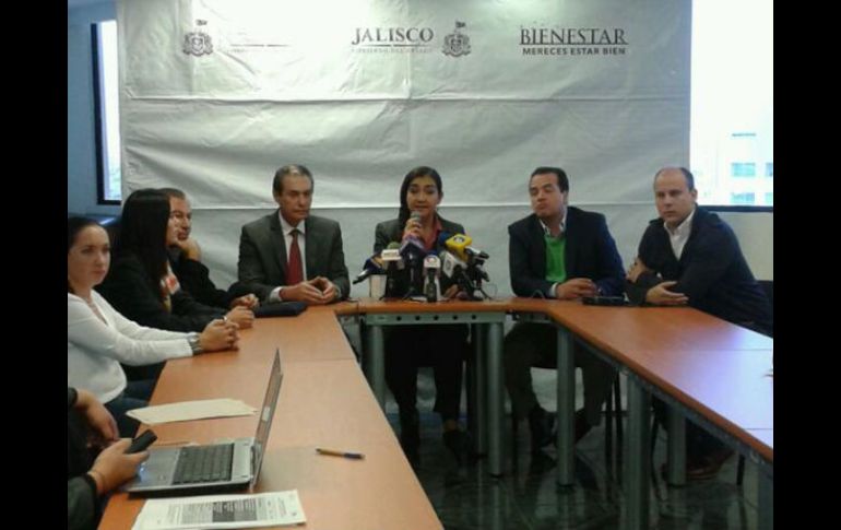 En rueda de prensa @SemadetJal @saludjalisco presentan medidas para reducir emisión de contaminantes en este invierno. FOTO: Twitter ESPECIAL /