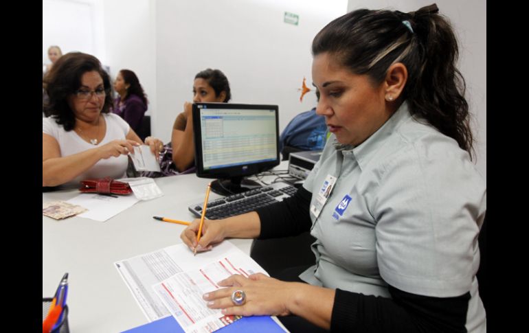 Más de las mitad de las personas que trabajan como asistentes de administración reportan sobrepeso. ARCHIVO /