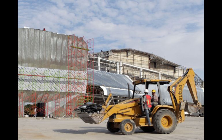 El inicio de la construcción de la línea 3 del Tren Ligero, la obra más trascendente para el repunte de la industria. ARCHIVO /