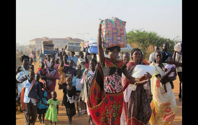 Más de 15 mil personas se han refugiado en campamentos de la ONU. AP /