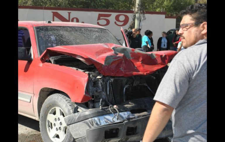 Ayer, una camioneta perdió el control y se estrelló contra la secundaria 69 matando a cinco alumnos. ARCHIVO /