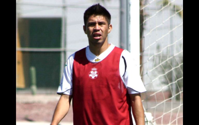 El delantero Oribe Peralta asistió a los entrenamientos del Santos Laguna, rumbo al Torneo Clausura 2014. ARCHIVO /