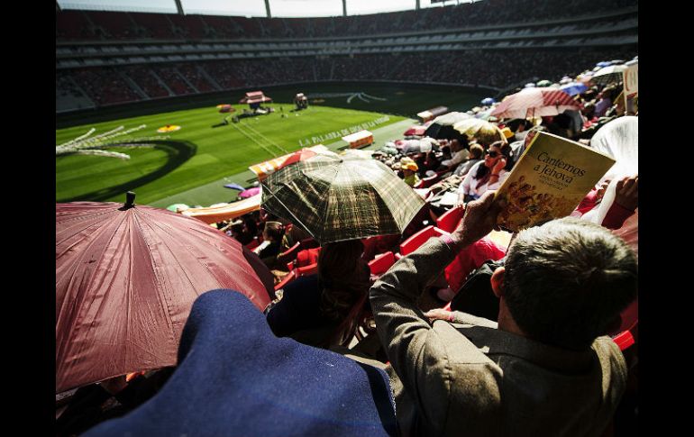 El estadio Omnilife es sede de la asamblea anual de esta congregación.  /