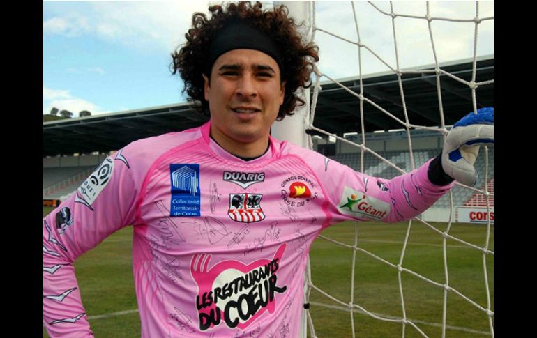 Ochoa es el segundo portero más goleado de la liga francesa, al permitir 34 goles en 19 partidos.  /