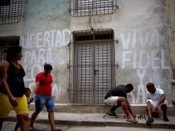 El pasado y el futuro se confunden en un momento histórico: la marcha triunfal de Fidel Castro a La Habana en enero de 1959. AP /