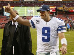 Tony Romo pudo sonreir al ganar un partido en diciembre, que mantiene a Dallas en la pelea por los playoffs. AP /