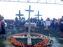 Activistas, religiosos y familiares recuerdan a las víctimas de la matanza. SUN /