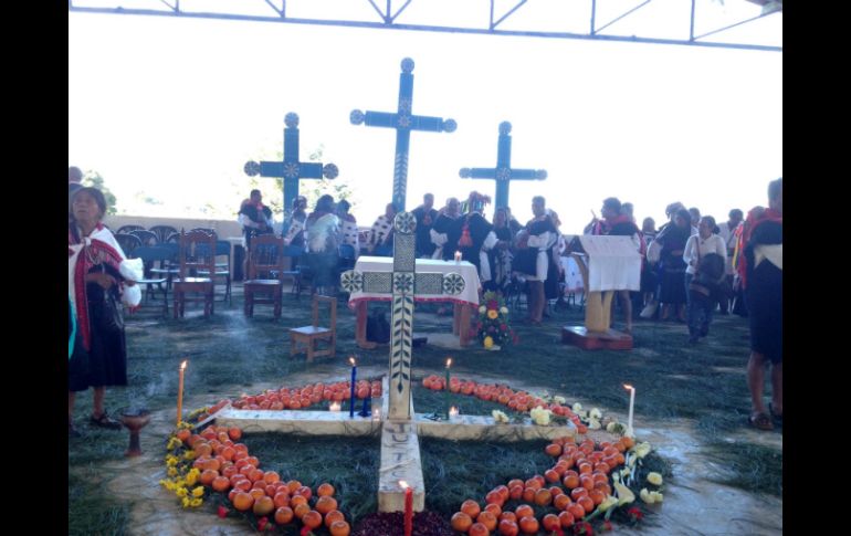 Activistas, religiosos y familiares recuerdan a las víctimas de la matanza. SUN /