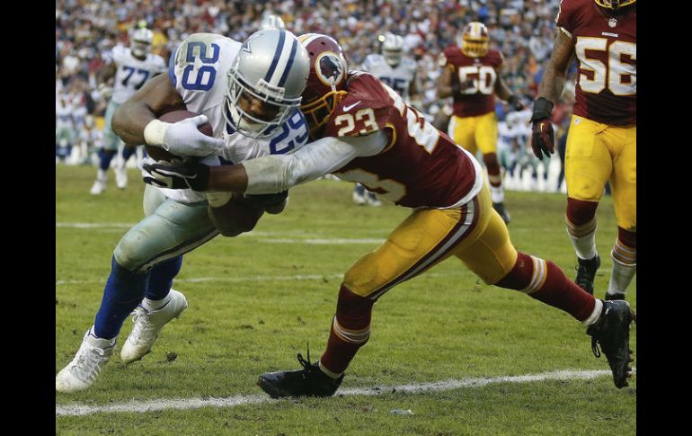 DeMarco Murray atrapa el ovoide y avanza hasta la zona de anotación para concretar la remontada de Dallas AP /