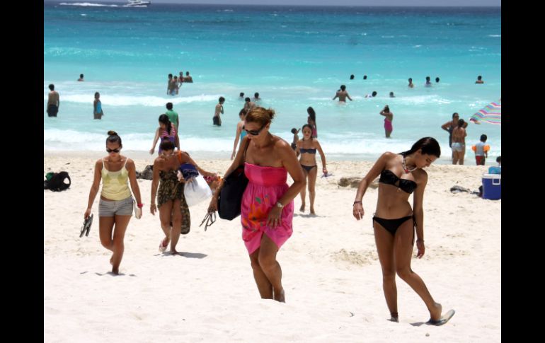 Muchas familias aprovechan el periodo de vacaciones para salir de viaje y disfrutar de los destinos vacacionales. ARCHIVO /