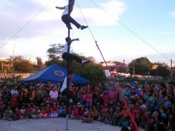 Los niños disfrutaron de shows de mago, malabaristas, trapecistas y música, además de recibir pastel y dulces.  /