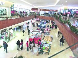 El panorama en Plaza Patria. Se espera que hoy continúen las 'compras de pánico' en la ciudad.  /