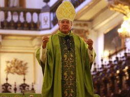 El cardenal Francisco Robles Ortega ordenó a 35 diáconos en la parroquia de San Bernardo. ARCHIVO /