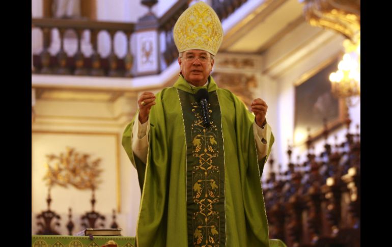 El cardenal Francisco Robles Ortega ordenó a 35 diáconos en la parroquia de San Bernardo. ARCHIVO /