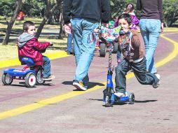 El estreno de los juguetes navideños dio la ocasión ideal para jugar al aire libre.  /