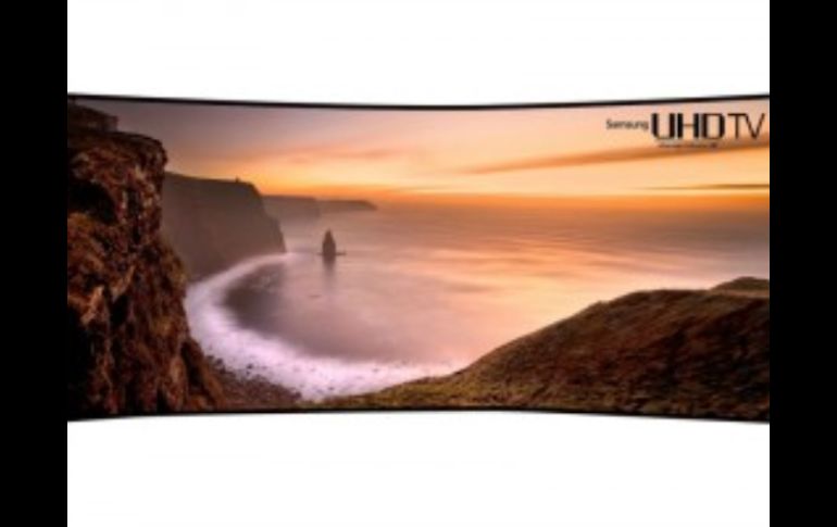 El televisor UHD curvo de 105 pulgadas adopta un nuevo algoritmo de calidad de imagen patentado de Samsung. ESPECIAL /