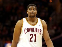 Bynum firmó un contrato por dos años y 24 millones de dólares con Cleveland previo al arranque de la temporada de la NBA. AFP /