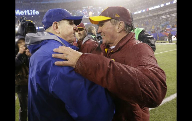 Coughlin (I) y Shanahan pudieron haber dirigido su último partido al frente de sus respectivos equipos. AP /