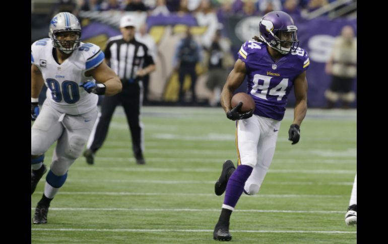 El novato Cordarelle Patterson (84) fue la bujía ofensiva de los Vikingos en el último partido del Metrodome. AP /