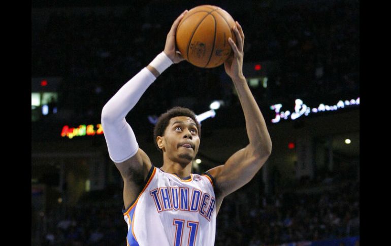 El guadria Jeremy Lamb se dispone a clavar el balón. AP /