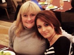 Paris Jackson con su madre Debbie Rowe. Imagen: Instagram de Paris Jakson. ESPECIAL /