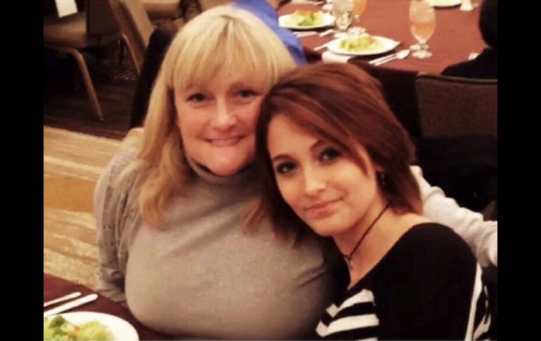 Paris Jackson con su madre Debbie Rowe. Imagen: Instagram de Paris Jakson. ESPECIAL /