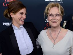 Julia Roberts y Meryl Streep durante la premiere de la cinta 'August: Osage county'. ESPECIAL /