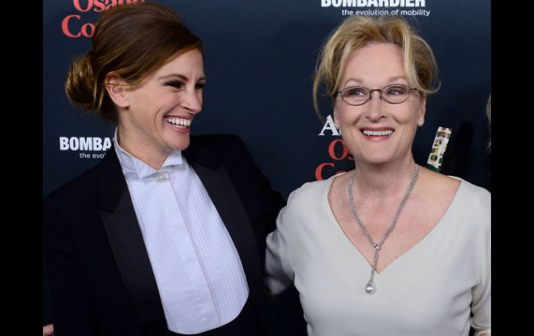 Julia Roberts y Meryl Streep durante la premiere de la cinta 'August: Osage county'. ESPECIAL /