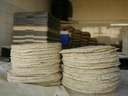 La SHCP indica que consideró la importancia de las tortillas en la alimentación de la población para evitar el gravamen. ARCHIVO /