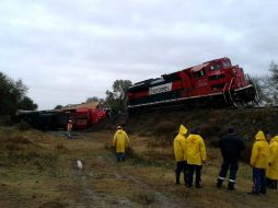 Un tren cargado con más de mil toneladas de bicarbonato se descarriló, debido al reblandecimiento de la tierra por las lluvias. SUN /