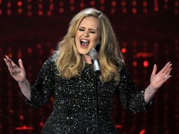 Adele es una de las cantantes que no ha fijado fecha para el lanzamiento de su nuevo material discográfico. ARCHIVO /