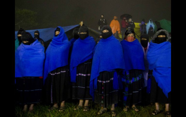 Mujeres enmascaradas zapatistas, durante el evento del 20 aniversario de la aparición pública del EZLN en Chiapas. AP /