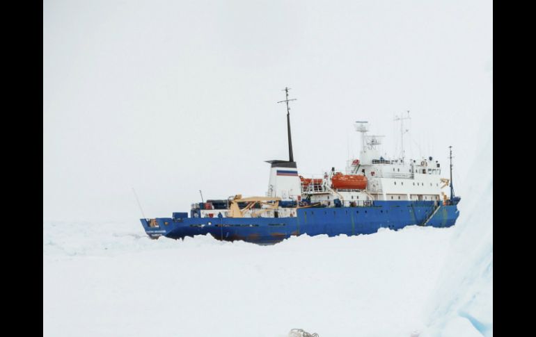 Buscan rescatar a los 52 científicos, turistas y tripulantes del barco ruso MV Akademik Shokalskiy. ARCHIVO /