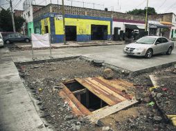 Así luce la calle Gigantes en su cruce con Reyes Flores. El caos vial al oriente de Guadalajara podría prolongarse más de lo esperado.  /