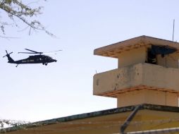 Durante el operativo también se contó con la vigilancia de helicópteros para dar con el paradero de los reos. AP /