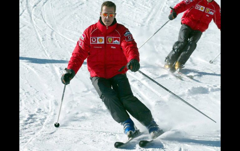 Schumacher está en un coma inducido desde el domingo pasado, cuando se cayó mientras esquiaba y se golpeó la cabeza con una piedra. ARCHIVO /