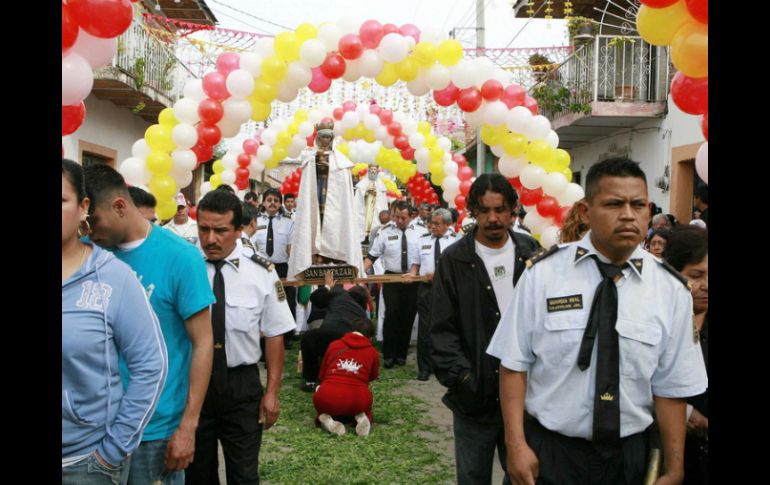 Bomberos, policías, médicos e inspectores se encargarán de supervisar el recorrido de los Reyes Magos en Cajititlán. ARCHIVO /