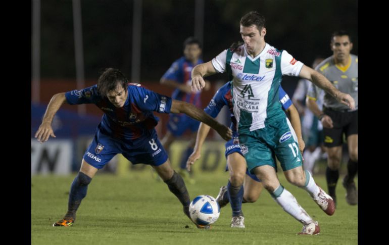 Potros y Panzas Verdes mostraron un futbol aguerrido, en un encuentro desarrollado en una cancha en mal estado.  /