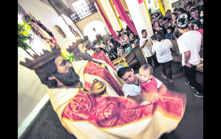 Cajititlán. Durante el fin de semana miles de fieles se dieron cita para venerar a los Reyes Magos.  /