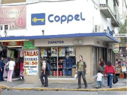 Migran. Coppel es de las administradoras que recibe más cuentas. EE  /