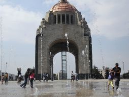 Vista del Monumento a la Revolución libre del plantón de la CNTE. SUN /