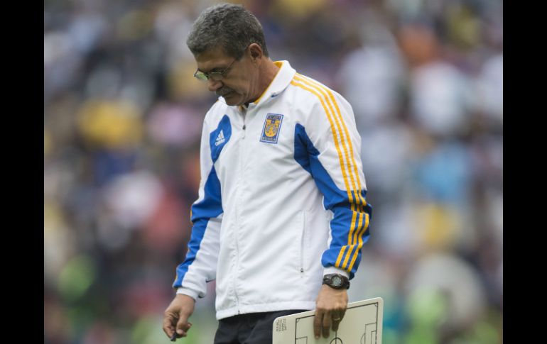 Ricardo ''Tuca'' Ferretti salió molesto con la forma en que fue juzgado su equipo en el Estadio Azteca. MEXSPORT /