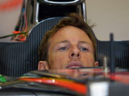 El británico Jenson Button no pudo subir al podio en el último Mundial de Fórmula 1. ARCHIVO /