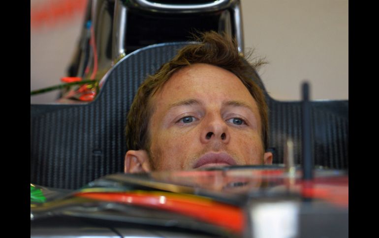 El británico Jenson Button no pudo subir al podio en el último Mundial de Fórmula 1. ARCHIVO /