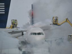 Vuelos de distintas aerolíneas han sido cancelados por el mal clima generado por la última tormenta invernal. ARCHIVO /