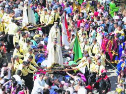 Tradición religiosa. Miles de fieles se dieron cita en Cajititlán para formar parte de la fiesta de los tres Reyes Magos.  /