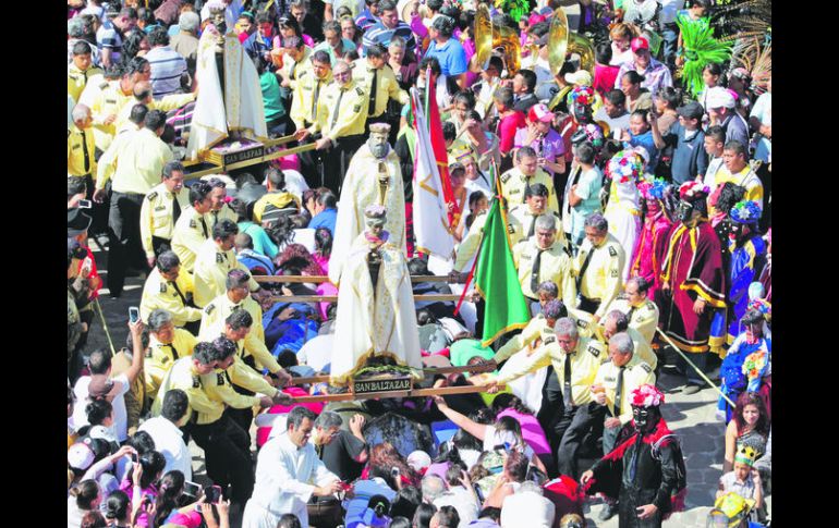 Tradición religiosa. Miles de fieles se dieron cita en Cajititlán para formar parte de la fiesta de los tres Reyes Magos.  /