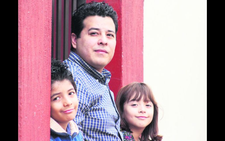 Arceo y sus hijos, Rafael y Regina, buscan dar un mensaje a la sociedad, a fin de evitar el bullying.  /
