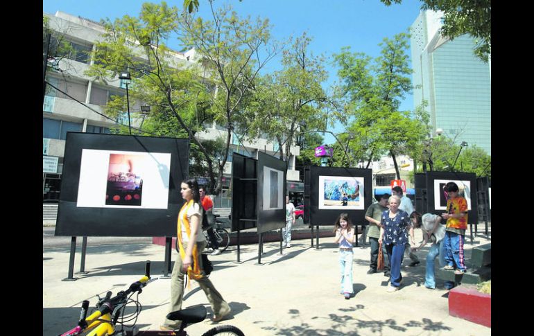 En la calle. La fotografía también tiene muestras urbanas, como las que pueden disfrutarse en avenida Chapultepec.  /